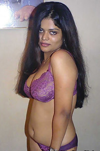 Neha Nair beauty bird from bangalore stripping naked