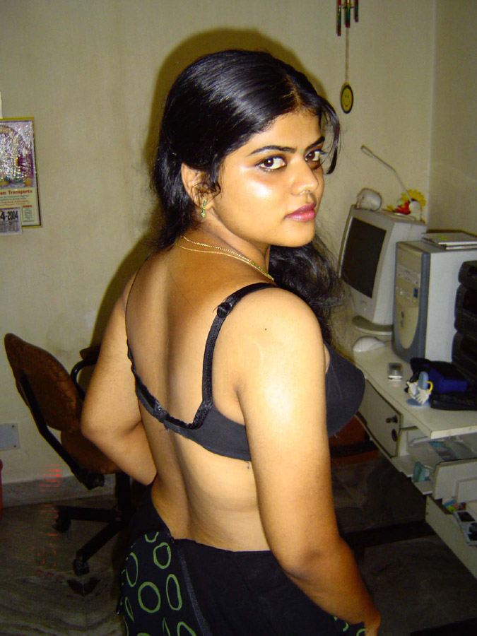 Sex With Under 9 Nude - Neha aunty in Indian outfits shalwar suit getting naked ...
