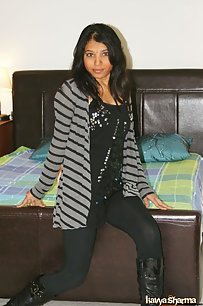 Kavya chaning her sexy outfits after party in bedroom