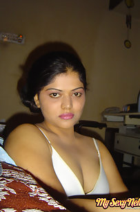 Neha bhabhishowing off her big boobs in yellow camisole
