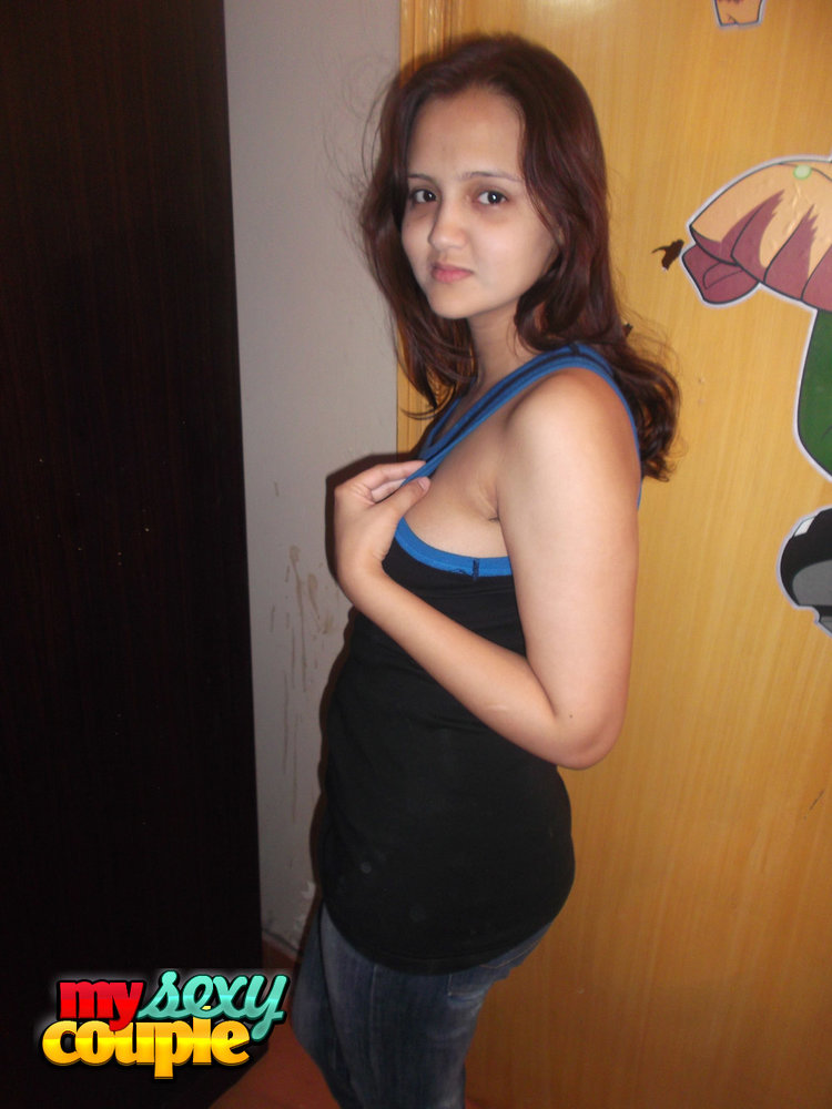 Sexy sonia bhabhi with black bra and in jean showing boobs ...
