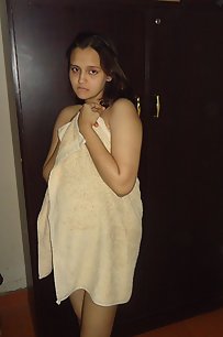 Horny bhabhi Sonia exposing her juicy milk big tits