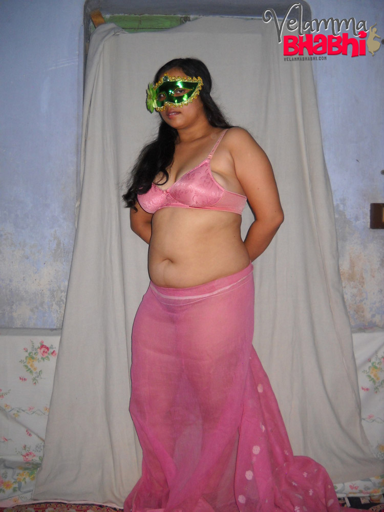 Hot Velamma Bhabhi blessed with hot sexy figure with big ...