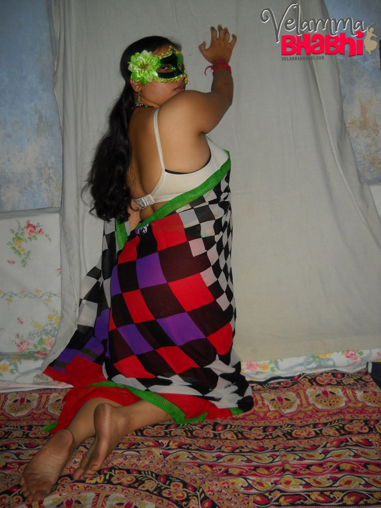 Indian Amateur Babes Velamma - Velamma bhabhi spreading her legs full exposure of juicy ...
