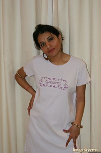 kavya in her night suit waiting for her boyfriend