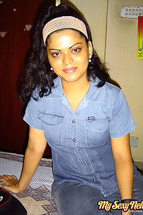 Neha bhabhi in bedroom in bluw tight jean teasing hubby