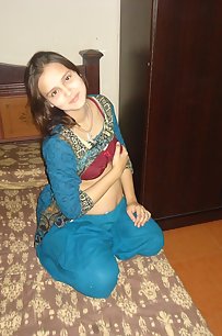 Pregnant Sonia bhabhi in traditional outfits stripping naked