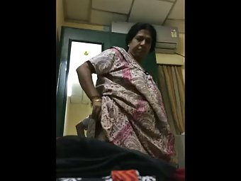 Indian MILF Bhabhi Filmed Changing Clothes