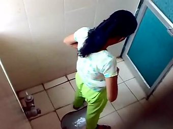 Sophia college girl caught pissing