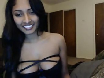 Indian GF Getting Sex Lesson On Live Cam