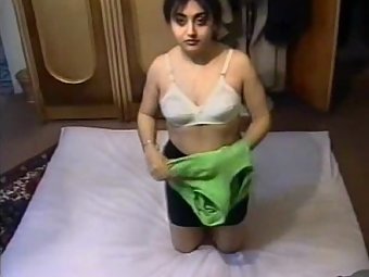 Pakistani Wife Stripping Naked On Her Honeymoon Night