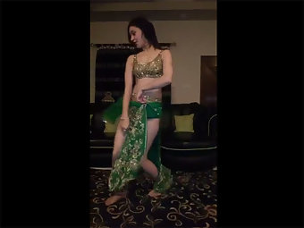 Indian Babe Sexy Dance
