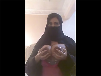 Arab Amateur Babe Nude Selfie Video