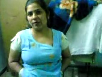 Anisa bhabhi showing her boobs